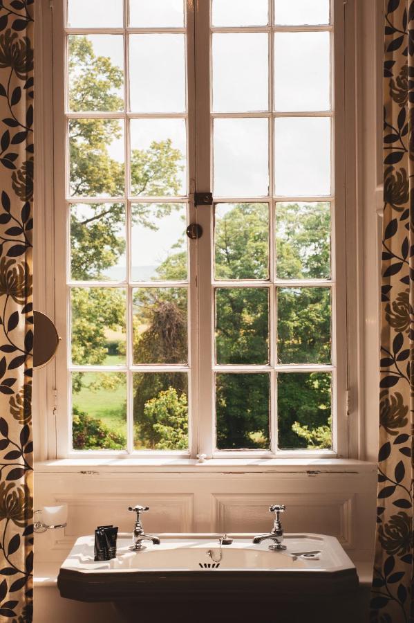 Heads Nook Hall 5*