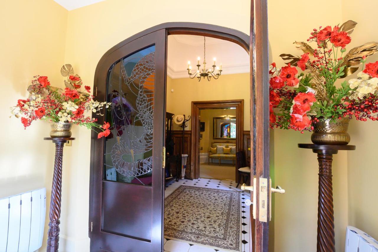 Heads Nook Hall 5*